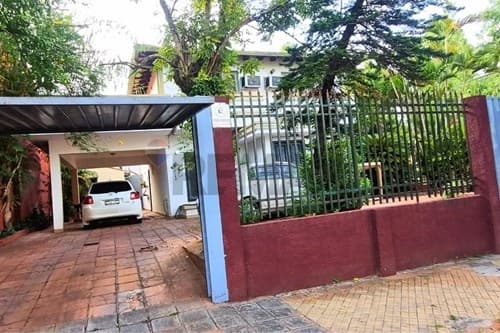 En venta casa residencial en esquina — foto principal