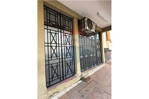 Edificio con renta. 9 dptos. y 1 local comercial — foto 4