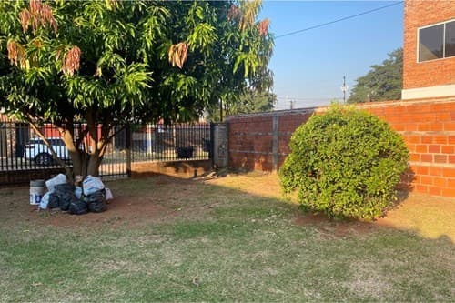 Casa con amplio patio en Luque - laurelty — foto 1