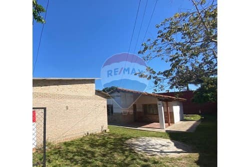 Terreno en venta con dos chalets en Limpio — foto 2