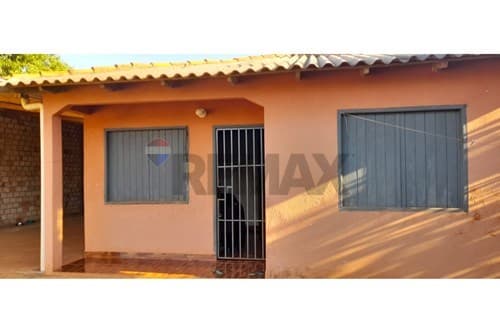 Casa titulada en km 8 monday Ciudad del Este