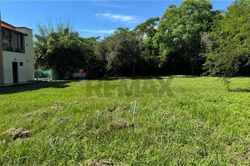 "Inversión Ideal: Terreno de 360m² en Ypacaraí" — foto 2