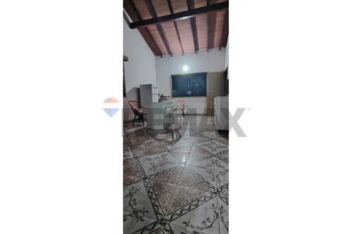 Casa en Venta-Las Golondrinas Loma Pyta,Asunción