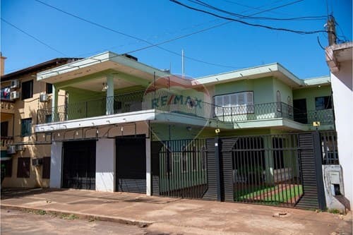 Casa de 2 plantas en el B° Pablo Rojas - CDE