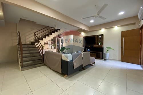 Moderna Casa en el Barrio San Vicente — foto 5