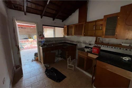 En venta - casa a refaccionar en Lambaré — foto 5