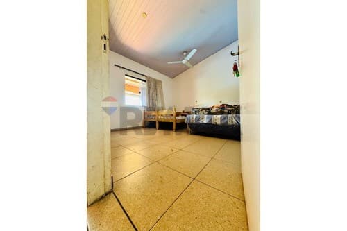 Casa con salón comercial, piscina y quincho — foto 2