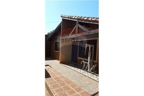 2 casas en amplio terreno