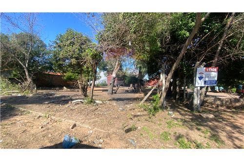 Terreno en esquina sobre calle empedrada — foto 3