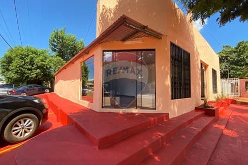 ¡Casa Espaciosa en Hernandarias - Inversión Ideal!