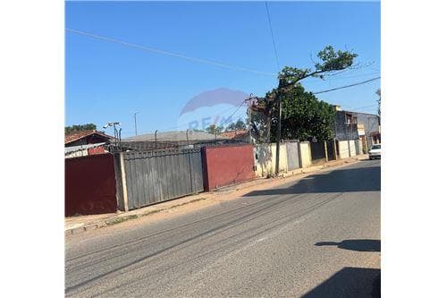 EN VENTA propiedad en esquina sobre Leopardi — foto 3