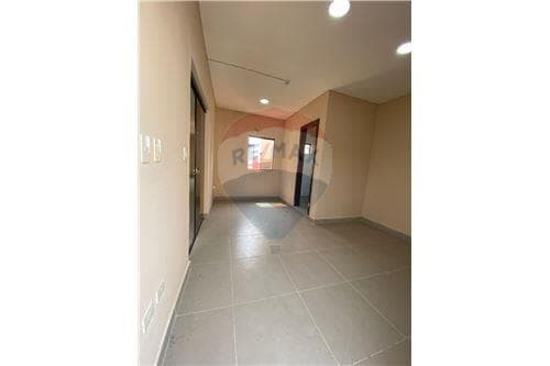 Salon comercial en ycua sati — foto 5