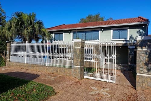 Alquilo amplia casa en San Lorenzo