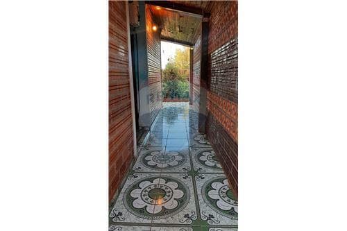 "Espaciosa Casa en Venta en Encarnación" — foto 2