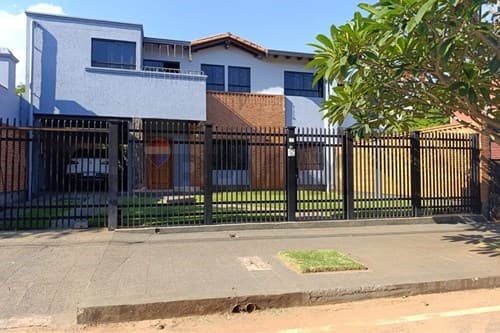 Casa Espaciosa en San Lorenzo ¡Tu Nuevo Hogar!