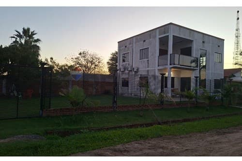 ¡Casa Moderna en Pilar con Jardín Encantador! — foto 2