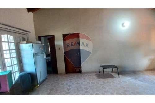Residencia de dos plantas en la victoria - lambare — foto 4