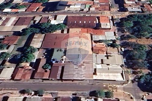 Amplio Depósito en alquiler Centro de Encarnación — foto 3
