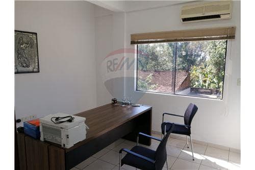Local comercial en Oficinas Chic, Encarnación — foto 4