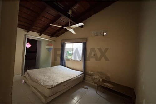 En venta - casa a refaccionar en Lambaré — foto 4