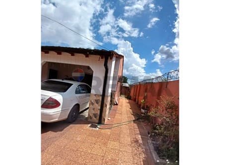 Amplia Casa en Venta en Barrio Kennedy — foto principal
