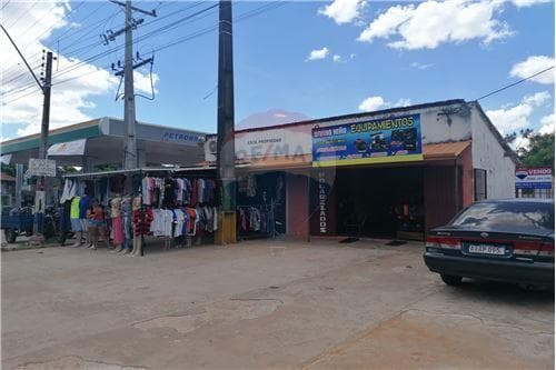 Venta de salones c/ departamentos en ypane