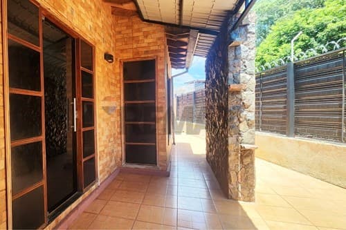 Vendo hermosa casa en laurelty-Luque