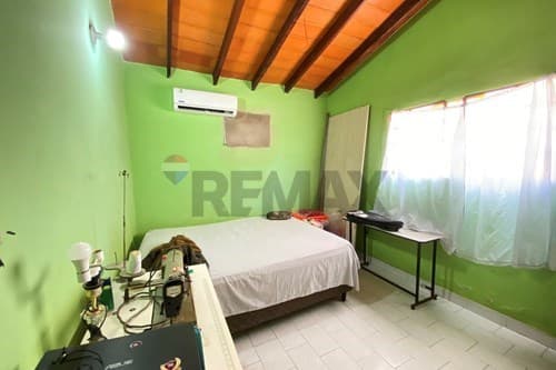 Casa de 2 hab + amplio terreno - Lambaré — foto 2