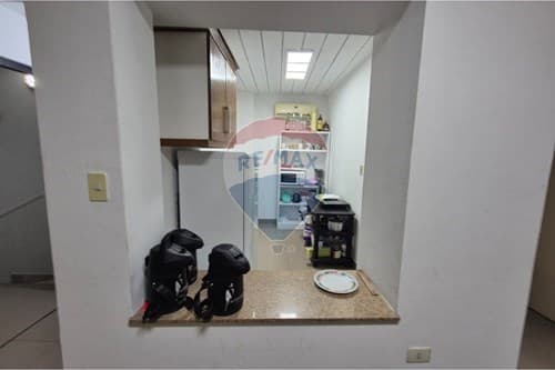 Oficinas con depósito en Luque zona centro — foto 5