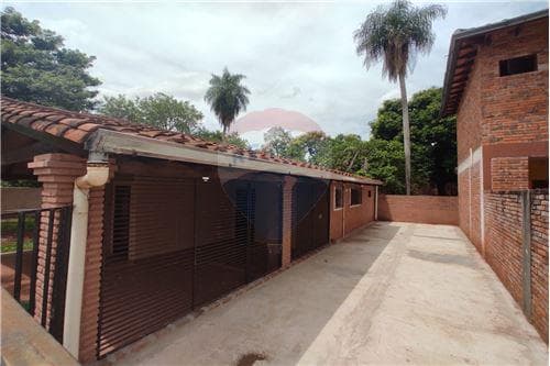 Casa + 2 duplex pareados - tercer barrio de Luque