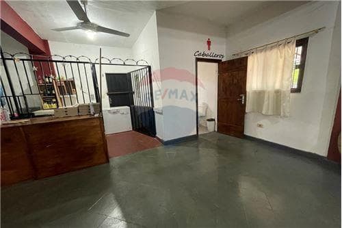 Amplia propiedad comercial en venta — foto 3
