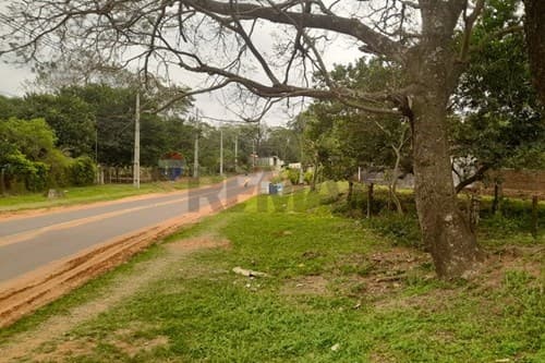 Terreno en esquina sobre asfalto en capiata, foto 2