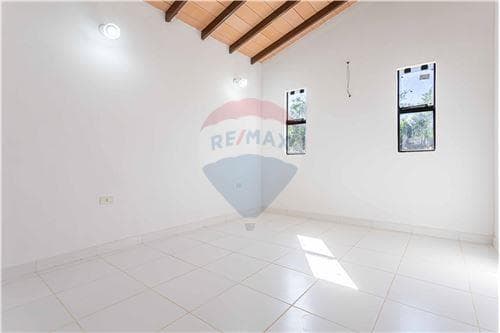Casa en Luque b° ita angua — foto 5