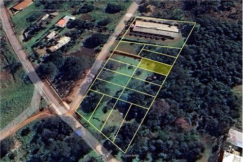 Amplio lote a pasos del circuito comercial - venta