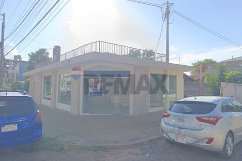 Alquilo local comercial en esquina
