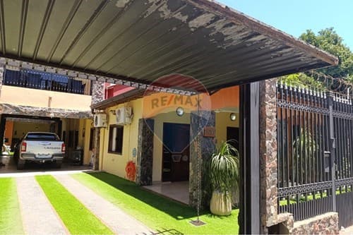 En venta amplia residencia en lambare — foto 2
