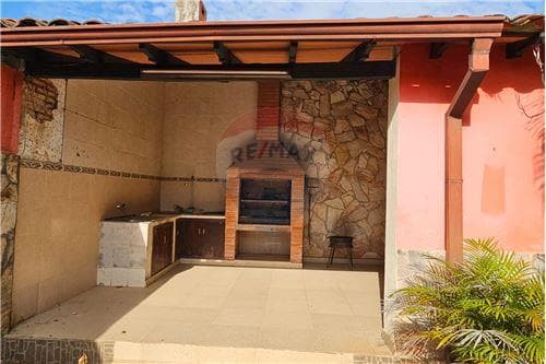 Hermosa y amplia casa de 2 pisos con 4 hab — foto 2