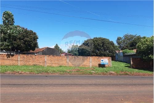 Terreno b´ santa librada sobre asfalto nuevo — foto 3