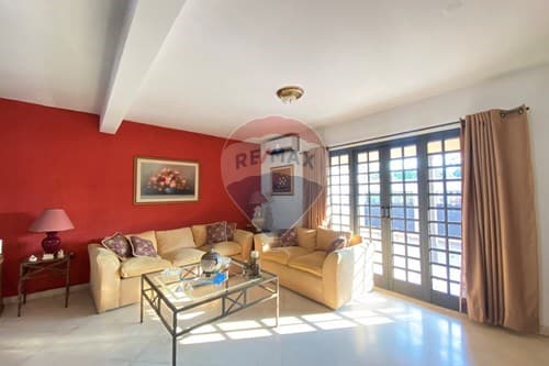 Vendo casa zona colegio gutenberg