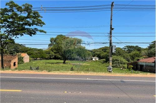 Vendo importante terreno sobre ruta III, limpio
