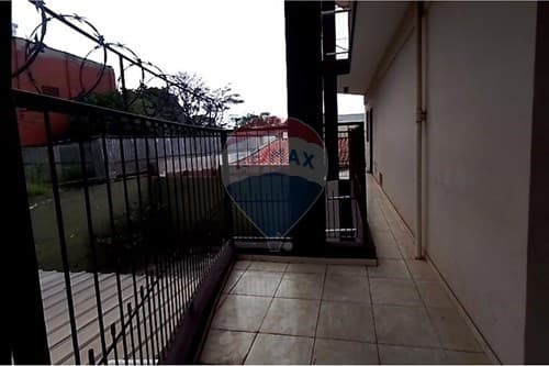 Edificio 4 pisos en Villa Elisa, zona comercial — foto 2