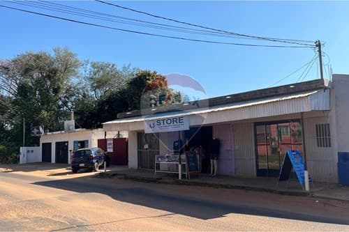 Vendo amplia propiedad con 6 salones comerciales