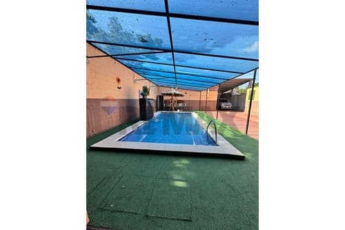 Casa con salón comercial, piscina y quincho — foto 5