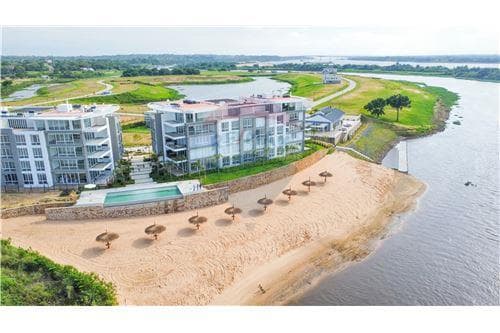3 habitaciones + servicio en pueblo del rio