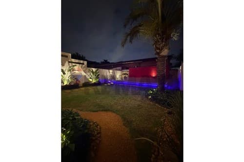 Moderna casa en Villa Morra