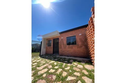 hermosa casa en capiata — foto 1