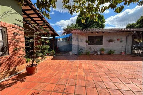 Hermosa casa en lambare en santa rosa i — foto 1
