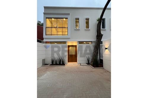 Vendo Moderno Dúplex con diseño estilo Toscano