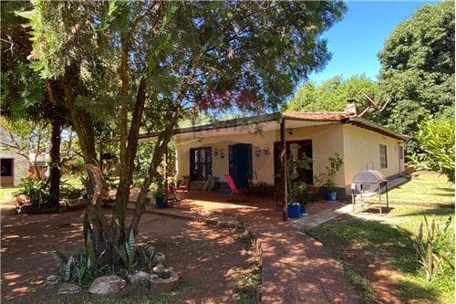 Vendo casa con amplio terreno en capiata