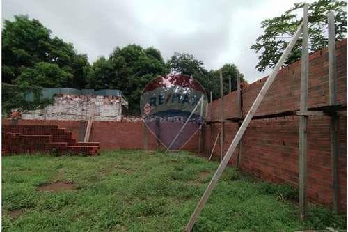 Vendo Amplio terreno Centro de San Lorenzo